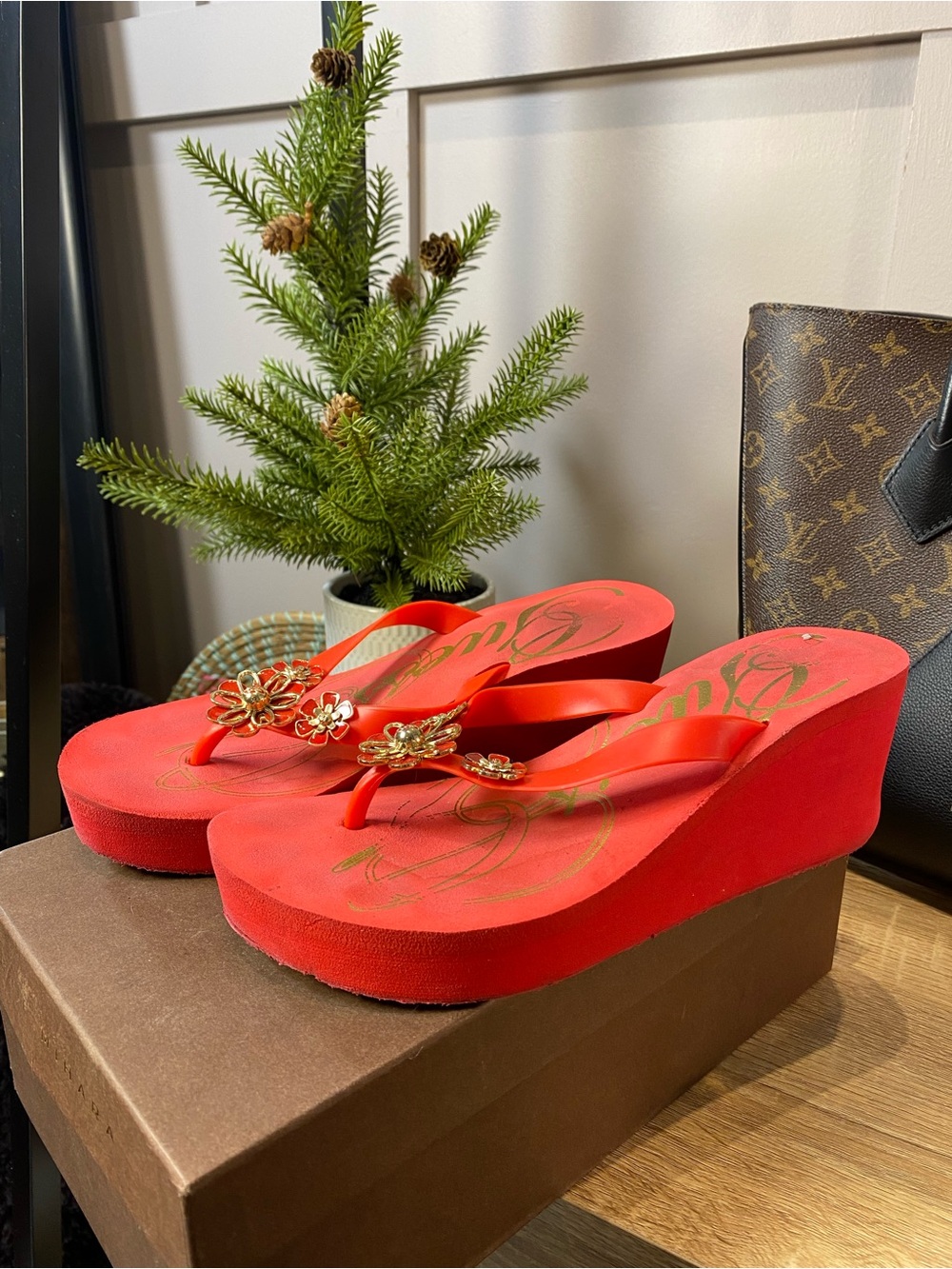 Red wedge flip flops by Guess 8